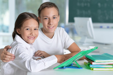 Obraz premium Brother and sister doing homework