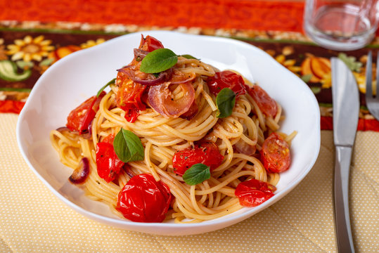 Espaguete com tomates