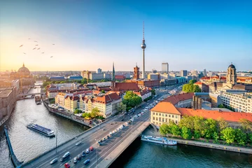 Foto op Plexiglas Berlin Mitte skyline met tv-toren en Spree © eyetronic