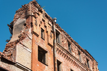 Fototapeta premium Old destroyed houses of brick with windows, wall.