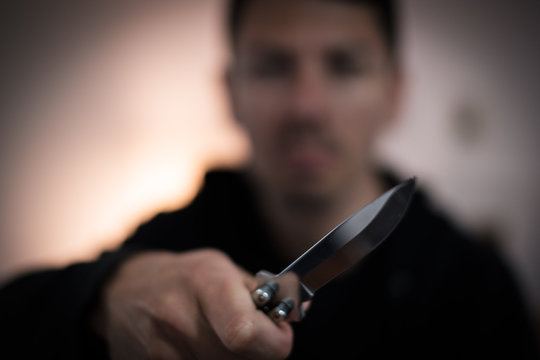 Messerstecher - mit Messer (Butterfly) bewaffneter T&auml;ter