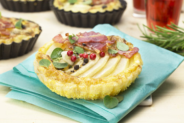 Pear tart with Gorgonzola