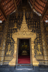 Obraz premium Decorated exterior and Buddha statue at the Wat Xieng Thong temple (
