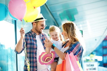 Happy Family in Shopping