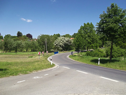 Die Straße in das Dorf
