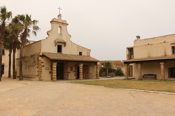 Im Innenhof des Castillo Santa Catalina in Cadiz in Andalusien © Pixel62