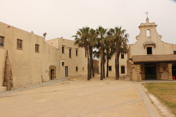 Historische Gebäude im Innenbereich des Castillo Santa Catalina in Cadiz in Andalusien © Pixel62