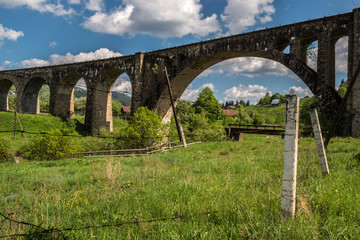 Fototapeta premium Old railway bridge, old viaduct Vorohta, Ukraine. Carpathian Mountains, wild mountain landscape