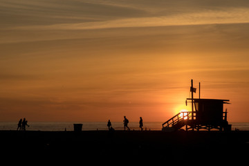 Fototapeta na wymiar Santa Monica sunset pier lifeguard tower