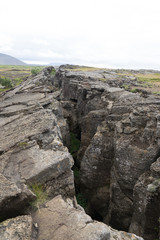Fototapeta na wymiar Felsspalte über der Höhle Grjótagjá im Mývatn-Gebiet / Nord-Island