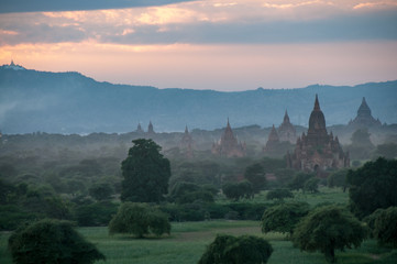 Naklejka premium Sunset in Bagan