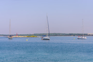 Fototapeta na wymiar Yachts anchored in bay