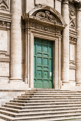 Fototapeta na wymiar old vintage wooden door in Rome, Italien
