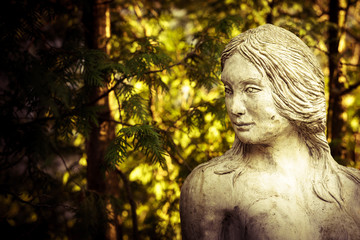 Fototapeta na wymiar Pensice garden statue beauty.