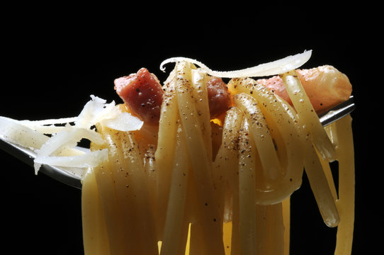 Spaghetti alla carbonara Cucina italiana Карбонара &Kappa;&alpha;&rho;&mu;&pi;&omicron;&nu;ά&rho;&alpha; Italian cuisine 카르보나라 Pasta كاربونارا カルボナーラ 培根蛋麵 Cocina Italia 