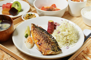 Grilled mackerel with salt set        
