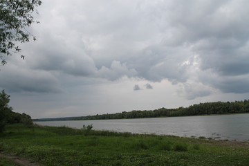  At the picnic, rest on the river, beautiful horizons, classes for springtime, explore the beauty of nature, enjoy the familiar surroundings, look for inspiration in the simple, in search of meaning
