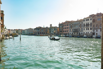 Venezia le gondole nel canale