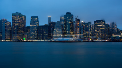 Fototapeta na wymiar Skyline Manhattan New York di sera