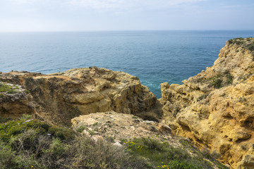 Fototapeta na wymiar Falaise au sud du Portugal en Algarve