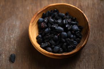 Seasoning barberry in bowl