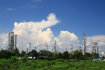 Obraz na płótnie Canvas Petrochemical industry and cassava field in blue sky background