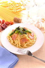 ベーコンとアスパラのパスタ