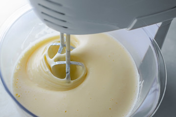  mix biscuit dough with a electric mixer