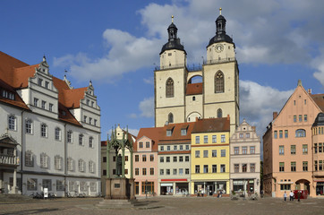 Fototapeta na wymiar Markplatz mit Rathaus und Stadtkirche St.Marien, Wittenberg