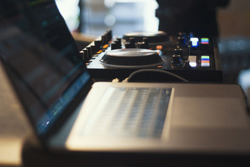 Computer and mixer DJ