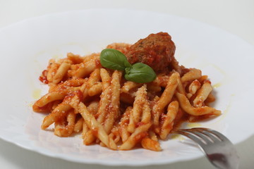 Pasta cavatelli con sugo e polpette
