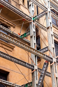 Clamping structures of a facade