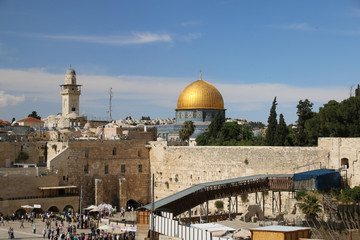 Fototapeta na wymiar Jerusalem, Israel - May 16, 2018: View of the Wailing Wall and Dome of the Rock in Jerusalem, Israel.