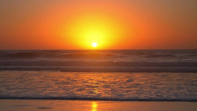  Professional video of sunset over sea in 4K Slow motion 60fps