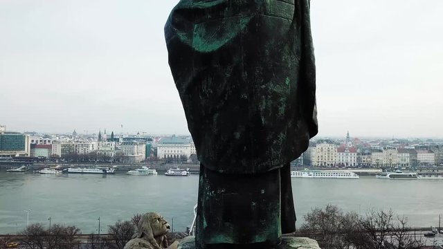 Budapest statue gellert aeria