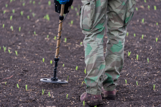 to seek treasures on earth with a metal detector