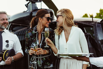 Women enjoying welcome drinks © Jacob Lund