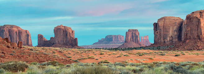 Sunrise over the buttes in Monument Valley, Arizona © Lori Labrecque