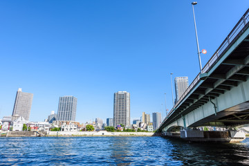 Obraz premium 隅田川沿いの高層マンション High-rise condominium in Tokyo