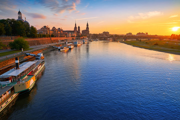 Fototapeta premium Dresden skyline and Elbe river in Saxony Germany