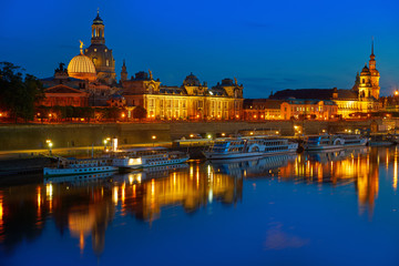 Fototapeta premium Dresden skyline and Elbe river in Saxony Germany