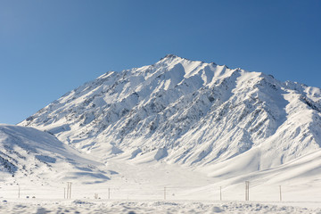 Fototapeta na wymiar Snow-covered mountain near Mammoth Lakes, California, January 2017, a record snow-fall year