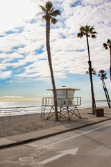 California Life Guard Station &ndash; Typical California beach with life guard tower and Palm trees