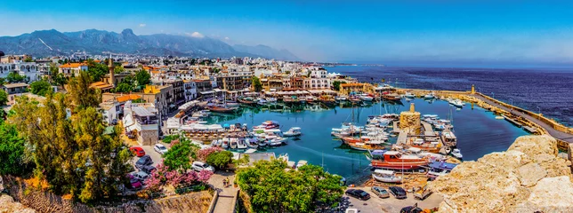 Zelfklevend Fotobehang De jachthaven van Kyrenia op Cyprus © mindstorm