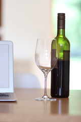 edler Rotwein in der Flasche