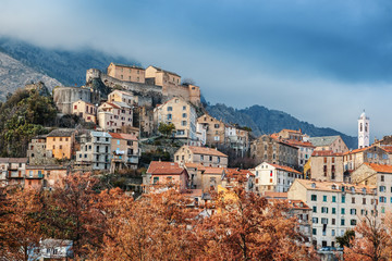 Fototapeta na wymiar Corte, a beautiful city in the mountains on the island of Corsica, a view of the city and the mountains