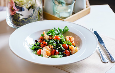 salad with shrimps