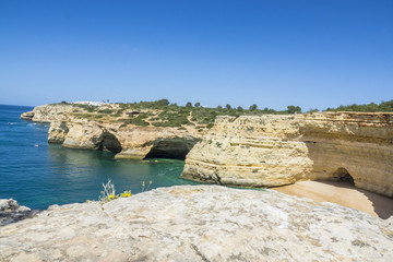 Falaises au sud du Portugal en Algarve - 206016387