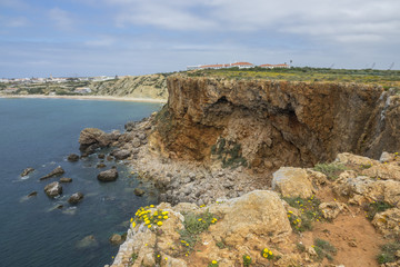 Fototapeta na wymiar Falaises au sud du Portugal en Algarve