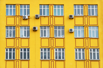 Obraz premium Windows on the facade of building